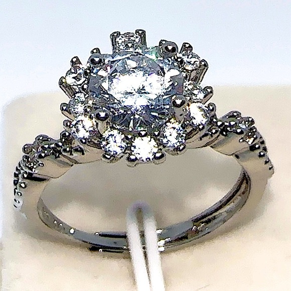Silver Ring with 2.0 CT Diamond Simulate & Moissanite - Picture 4 of 16